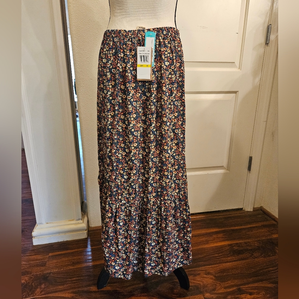 NWT Mason And Belle Elegant Floral Maxi Skirt MEDIUM - Picture 3 of 4